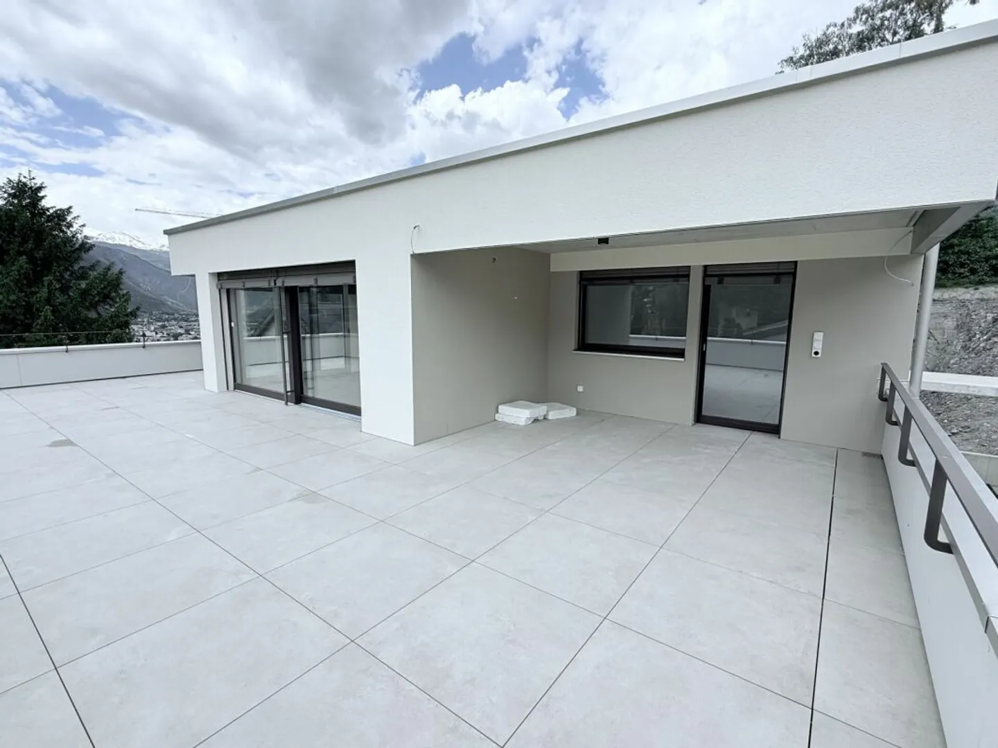 Unique penthouse apartment with alpine views in Brig and large sun terrace - Photo 2 of 13