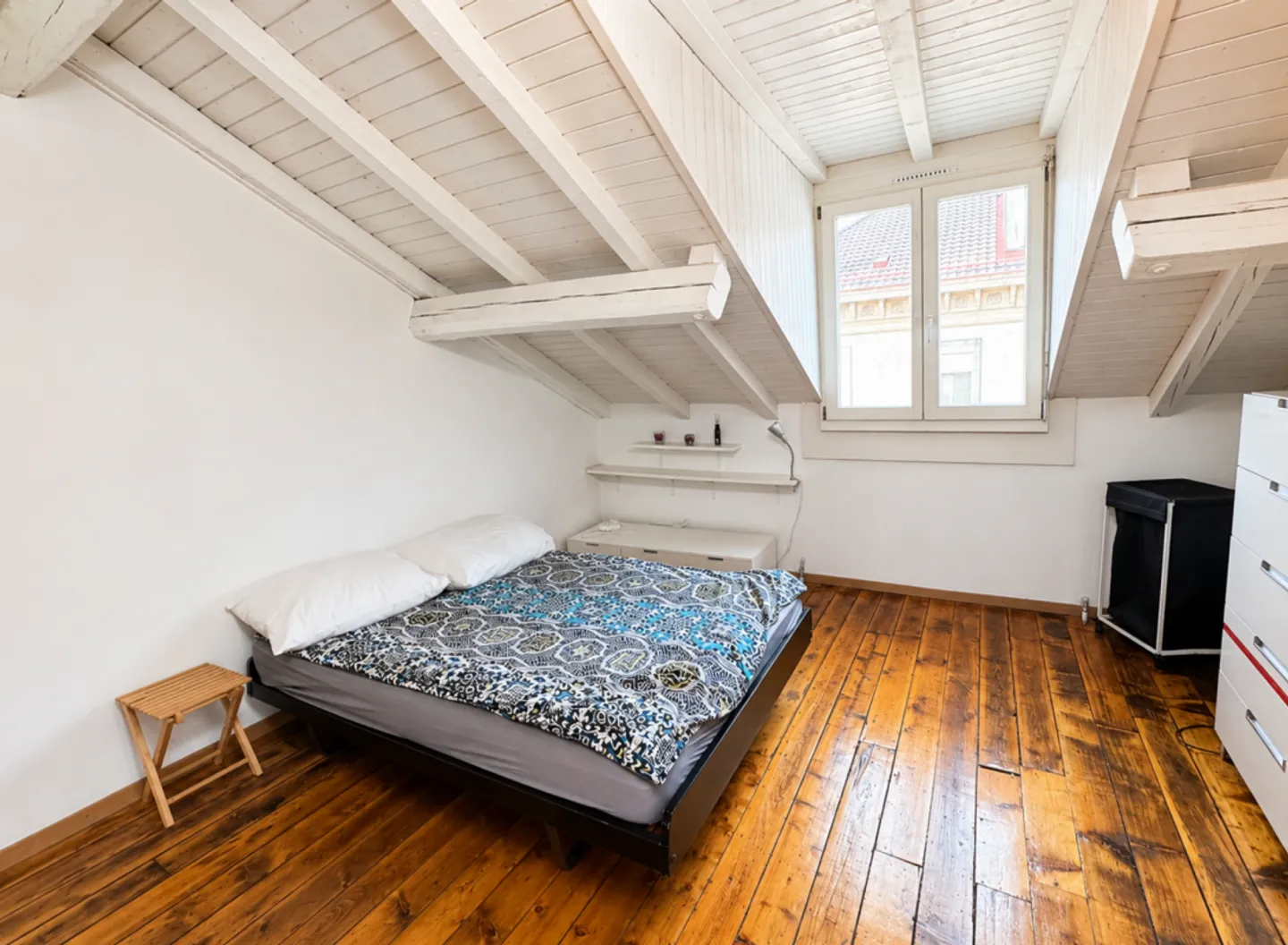 Charmant Appartement Sous Toit - Photo 3 sur 5
