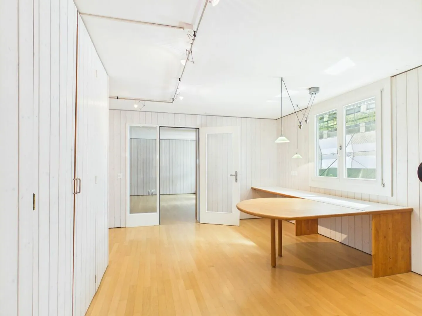 Spacious single-family home with light-filled rooms in the best location - Photo 10 of 13