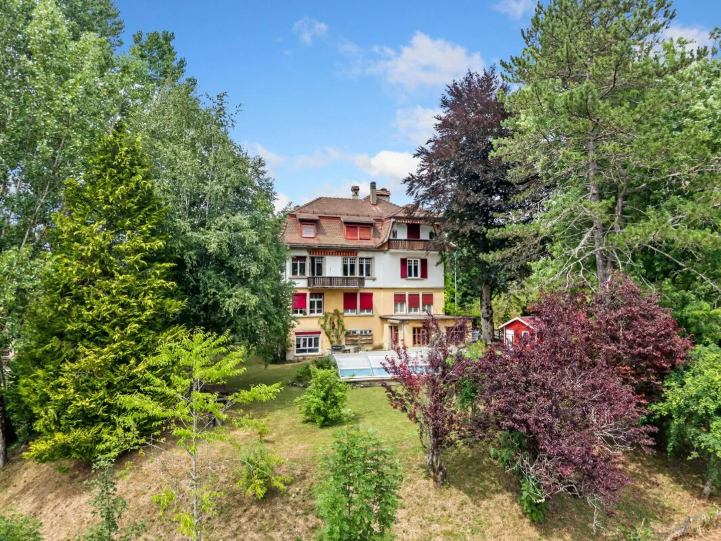 Casa padronale con 4 appartamenti e piscina - Foto 2 di 13