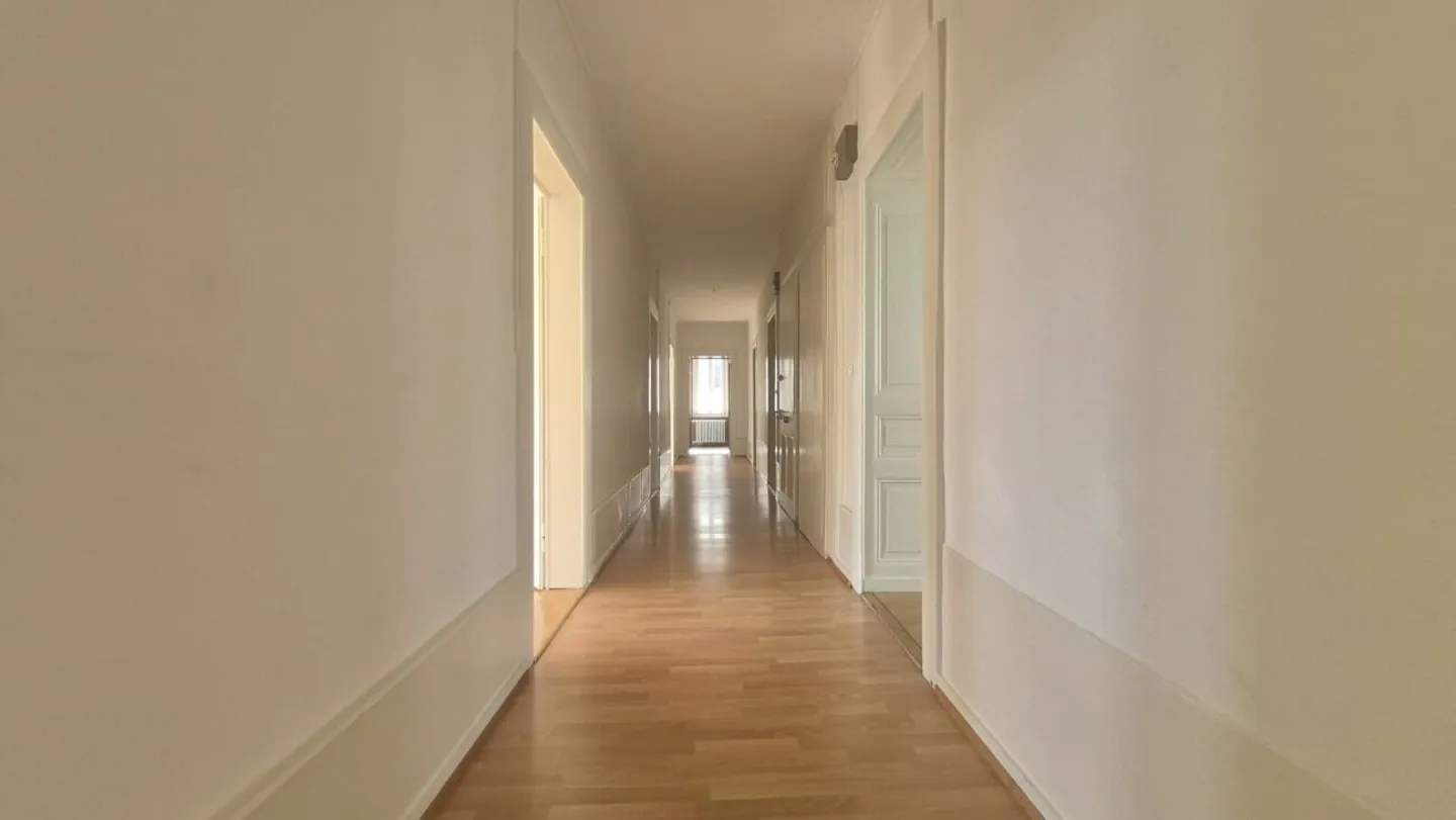 Prächtige 7-Zimmer-Wohnung mit grossem Garten in La Chaux-de-Fonds - Foto 10 von 13