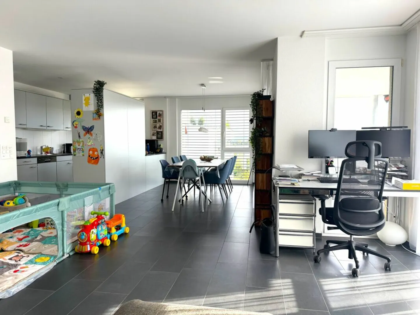 Moderne, helle und attraktive 4,5-Zi. Wohnung in Niederrohdorf AG - Photo 3 sur 11