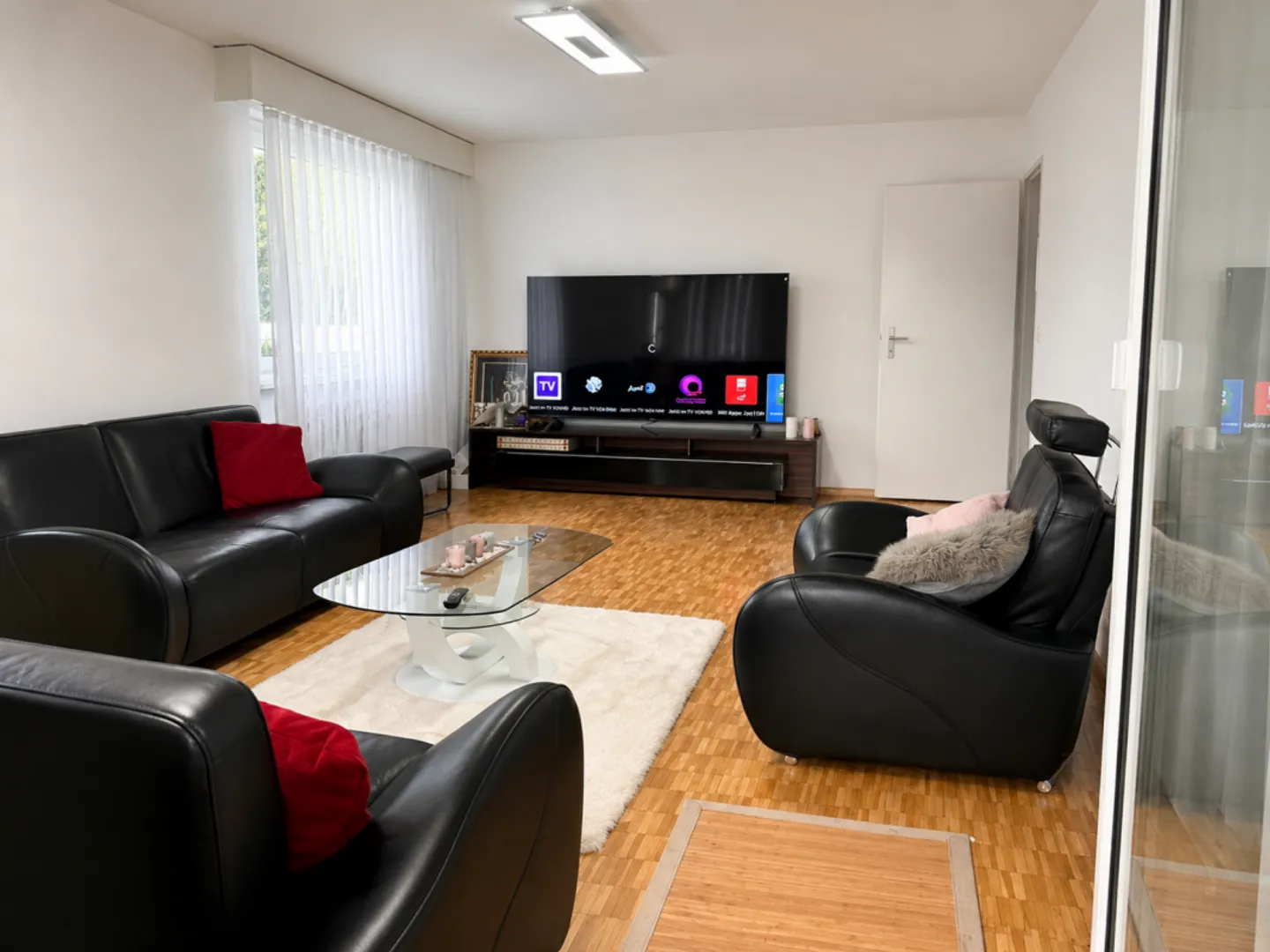 Bright 4.5 Room Apartment in a Family-Friendly Neighborhood - Photo 5 of 13