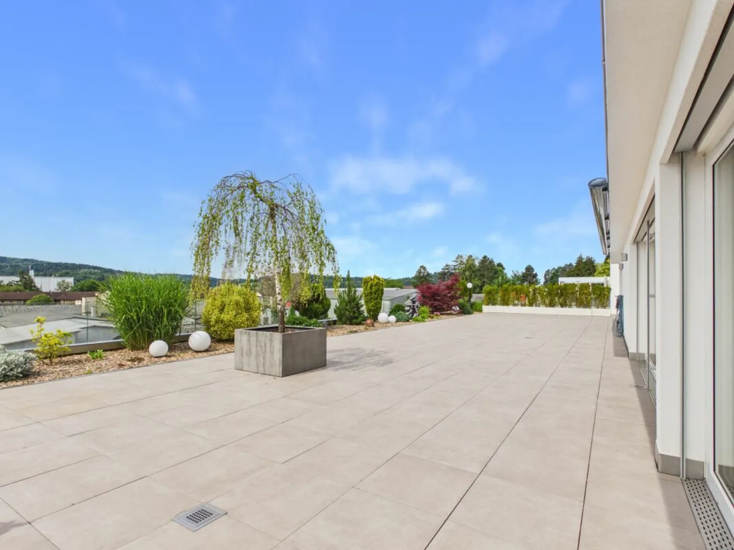 Exclusive penthouse apartment with various extras such as huge terrace and oversized parking spaces, etc. - Photo 13 of 13