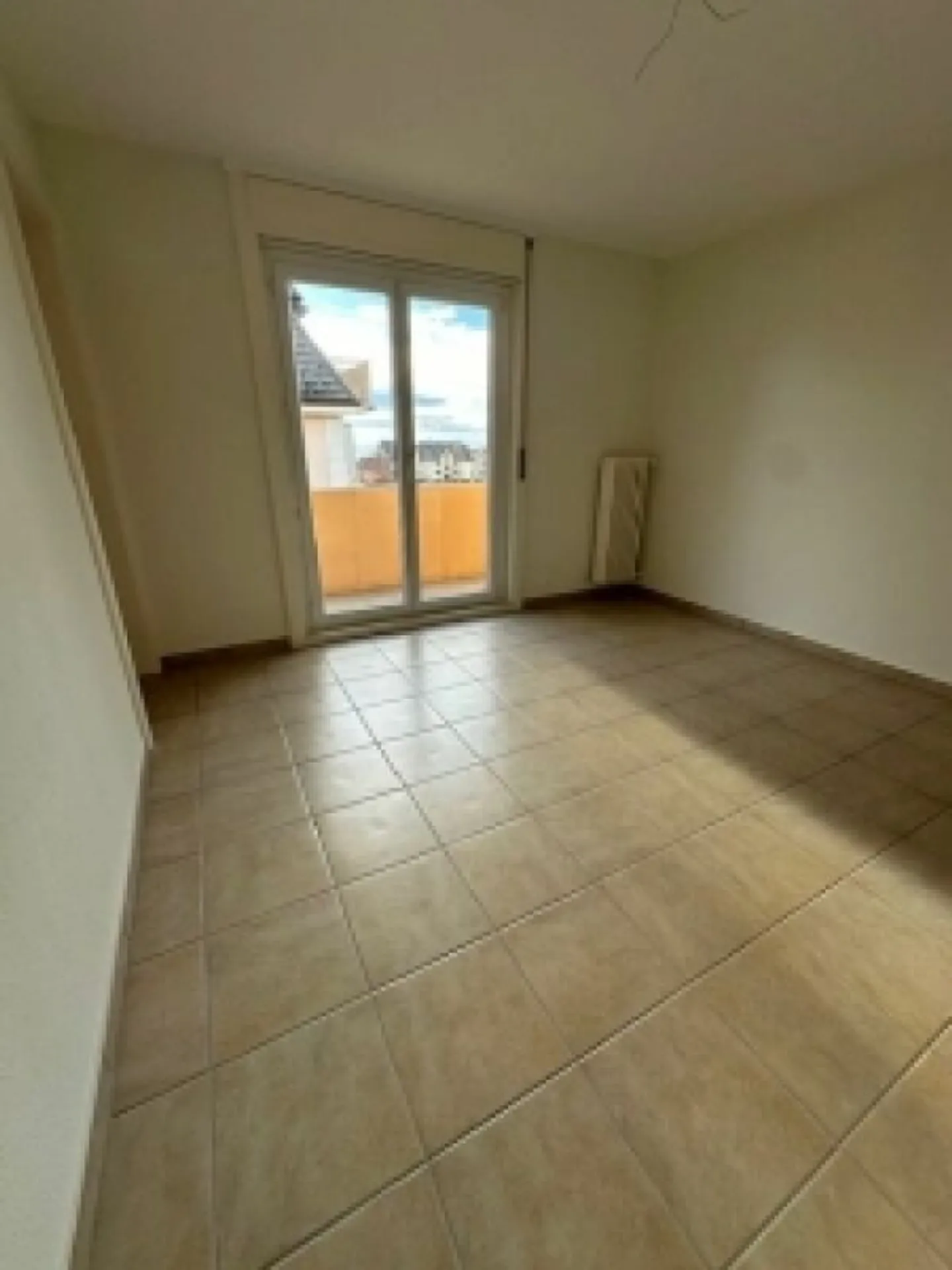 Pretty bright 4-room apartment with a balcony - Photo 5 of 7