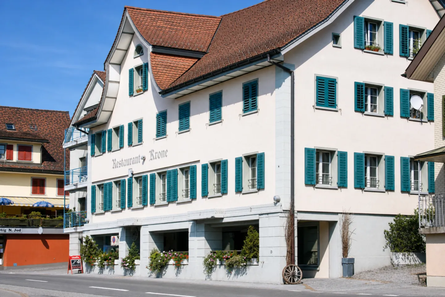 Bâtiment résidentiel et commercial Krone à Benken SG - Photo 1 sur 7