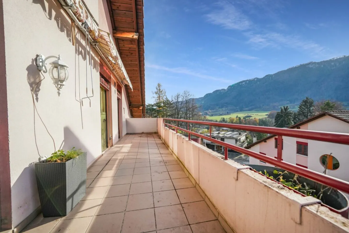 Duplex unter dem Dach mit privatem Aufzug - geräumig, hell und voller Potenzial - Foto 12 von 13