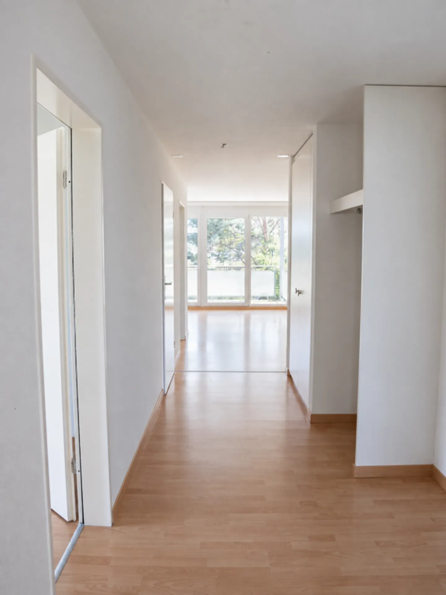 Spacieux et lumineux appartement de 4.5 pièces avec balcon à Altenrhein - Photo 3 sur 12