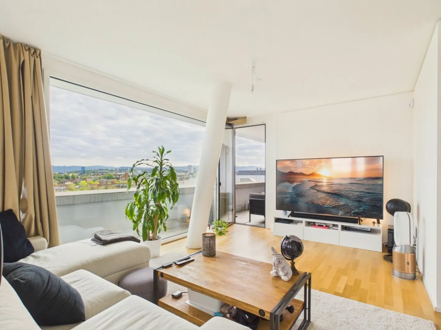 Stilvolles Apartment mit Stadtblick - Foto 1 von 13