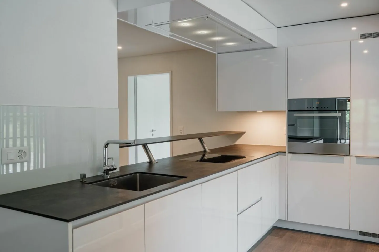 Moderne und helle 3.5- Zimmer- Wohnung mit zwei Balkonen - Photo 4 of 11