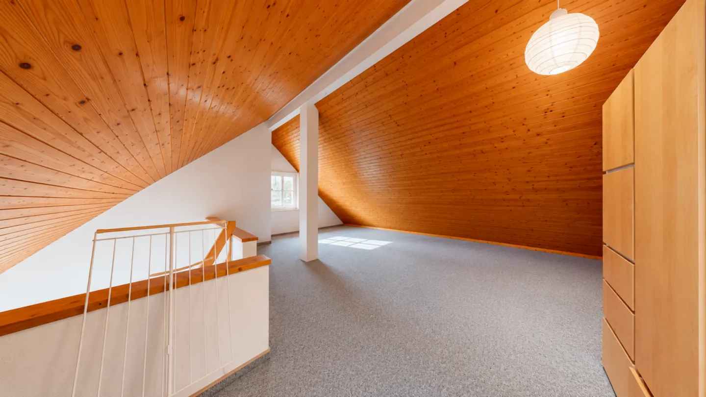 3.5-Room Maisonette with Charm, Balcony and Underground Parking Space - Photo 9 of 13