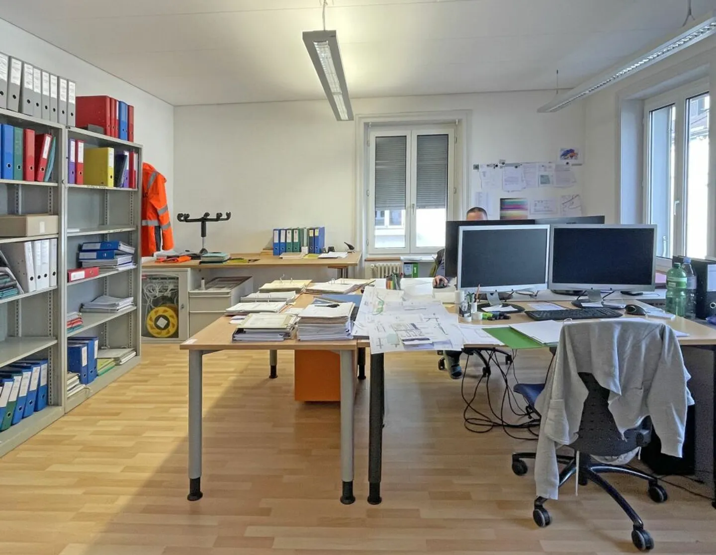 Espace de bureau spacieux à louer - Photo 5 sur 13