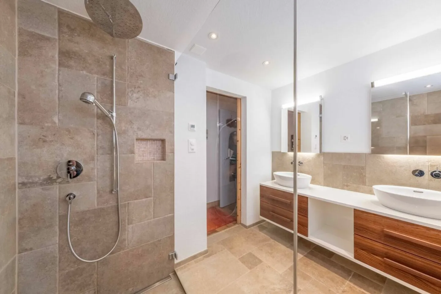 Maison individuelle unique de 5,5 à 6,5 pièces à Malans TEMPORAIRE - Photo 8 sur 12