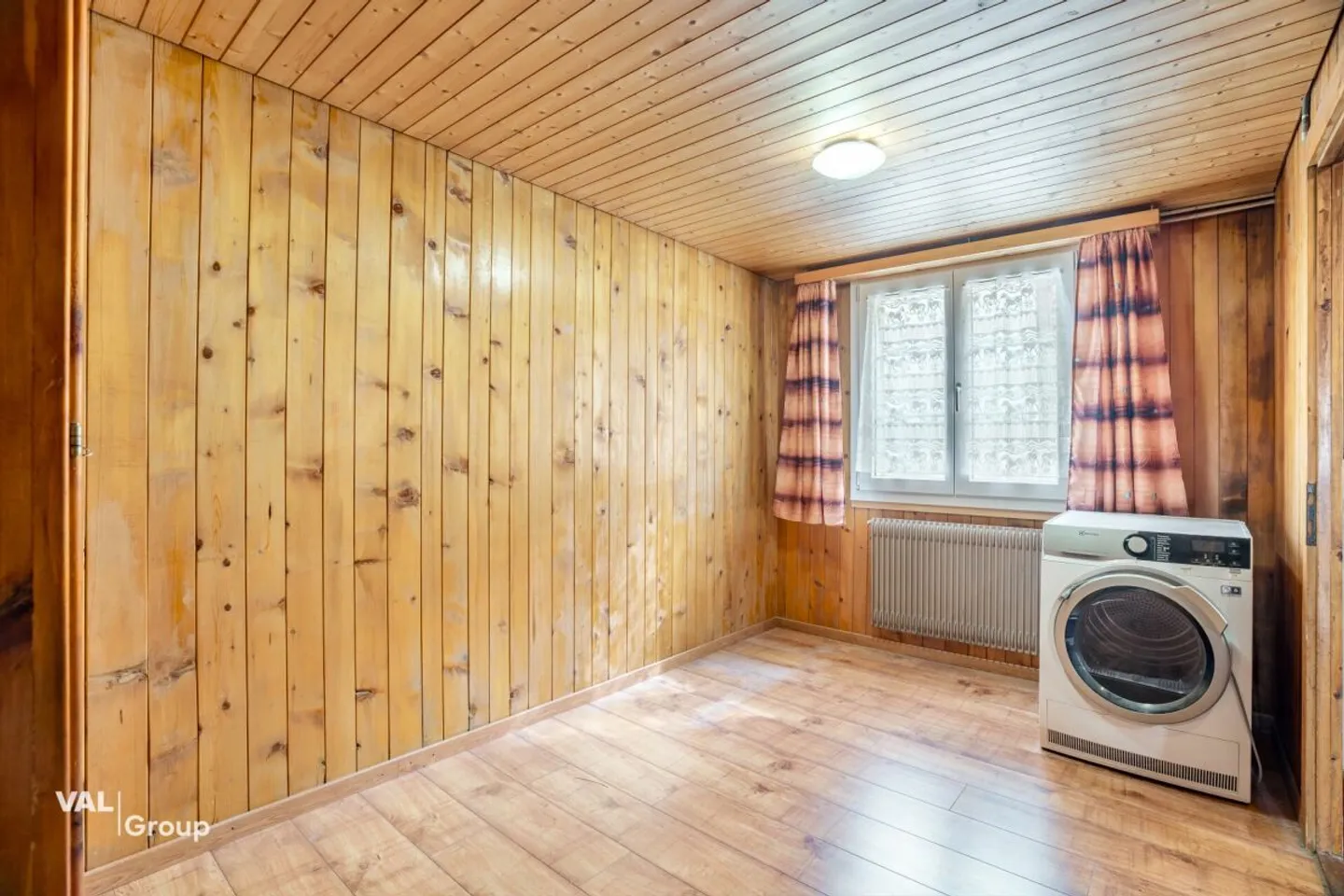 Renovated apartment in the village center with attractive additional room in the attic - Photo 7 of 13