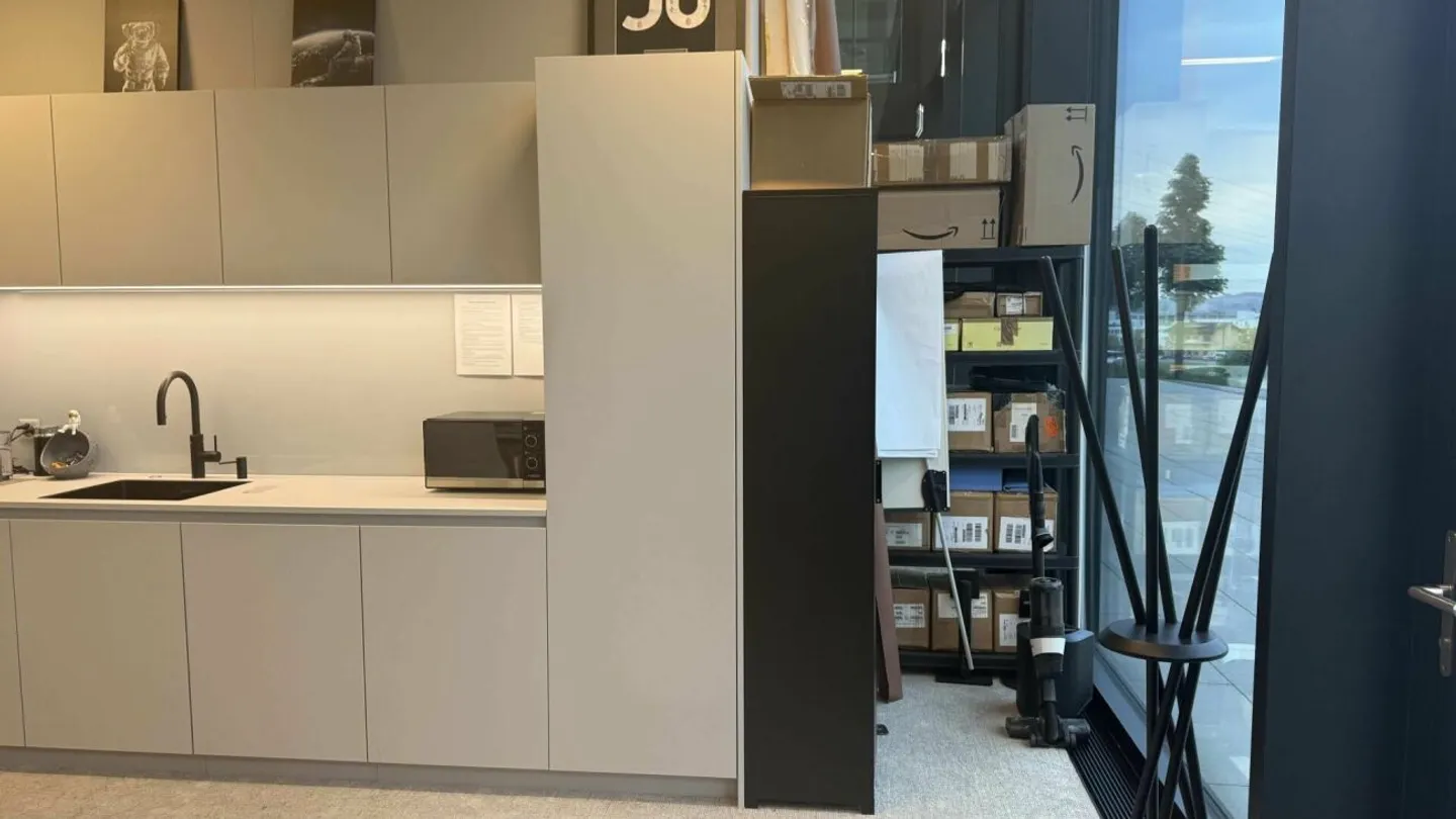 116 m² Büro mit eigener Teeküche und zwei Tiefgaragenplätzen in Rotkreuz - Foto 7 von 13