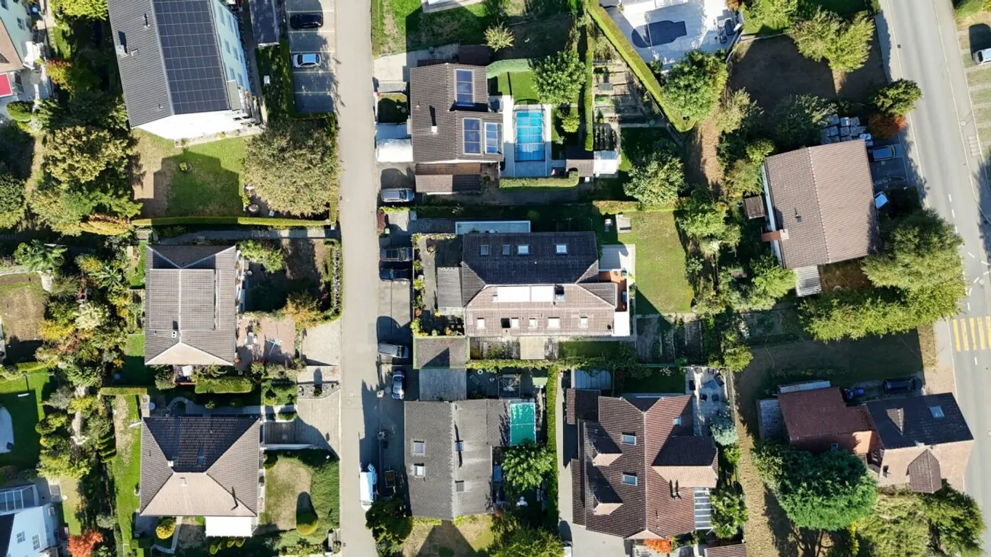 Maison multifamiliale bien entretenue avec 3 unités résidentielles et potentiel d'augmentation des loyers à Oberrüti - Photo 7 sur 9