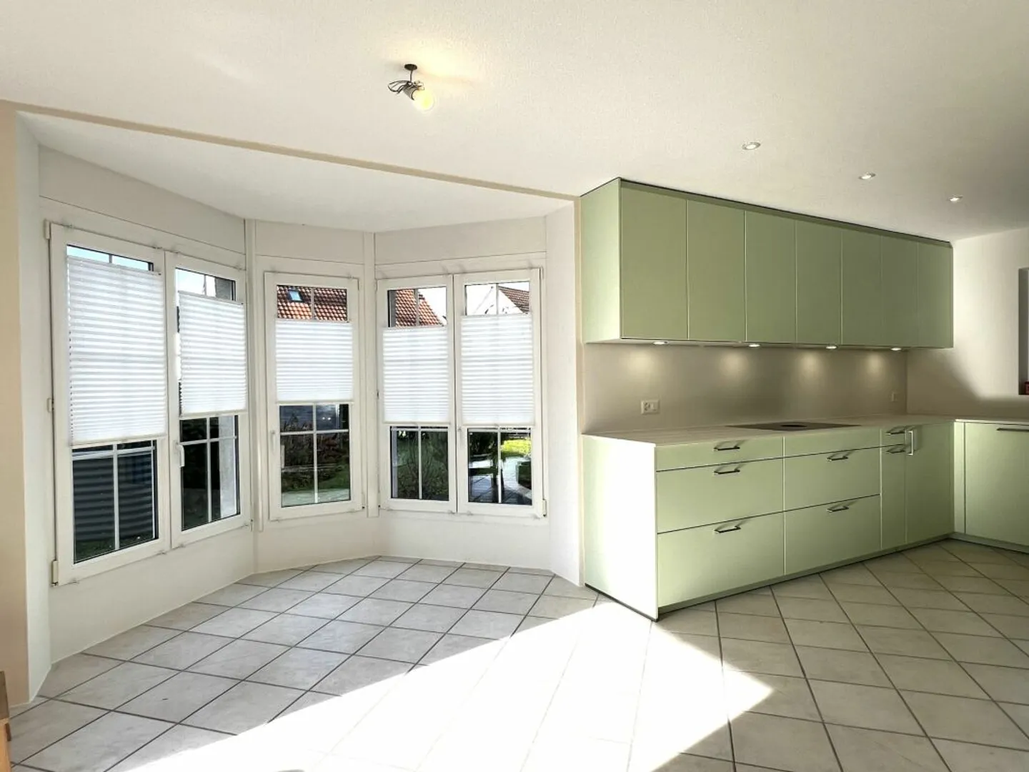 Ampia casa familiare con giardino e vista libera a Magden - Foto 3 di 9