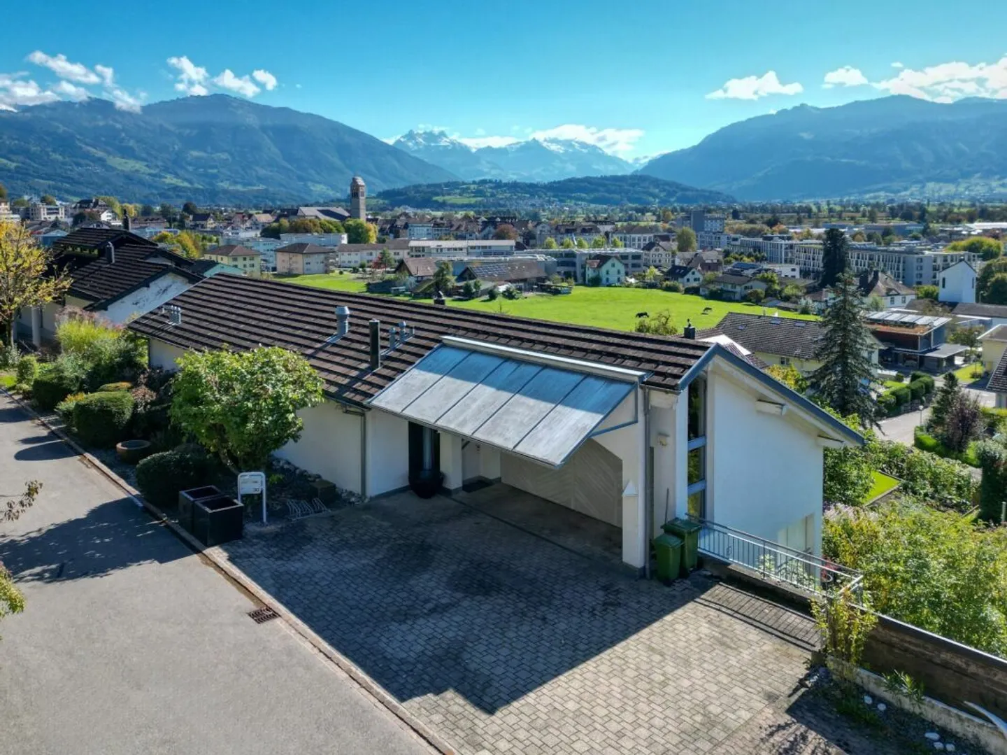 Exklusive Familienhaus mit Aussicht - Foto 2 von 13