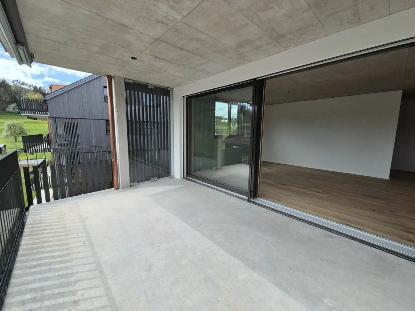 First occupancy - 4.5 rooms on the 2nd floor with large balcony - Photo 11 of 13