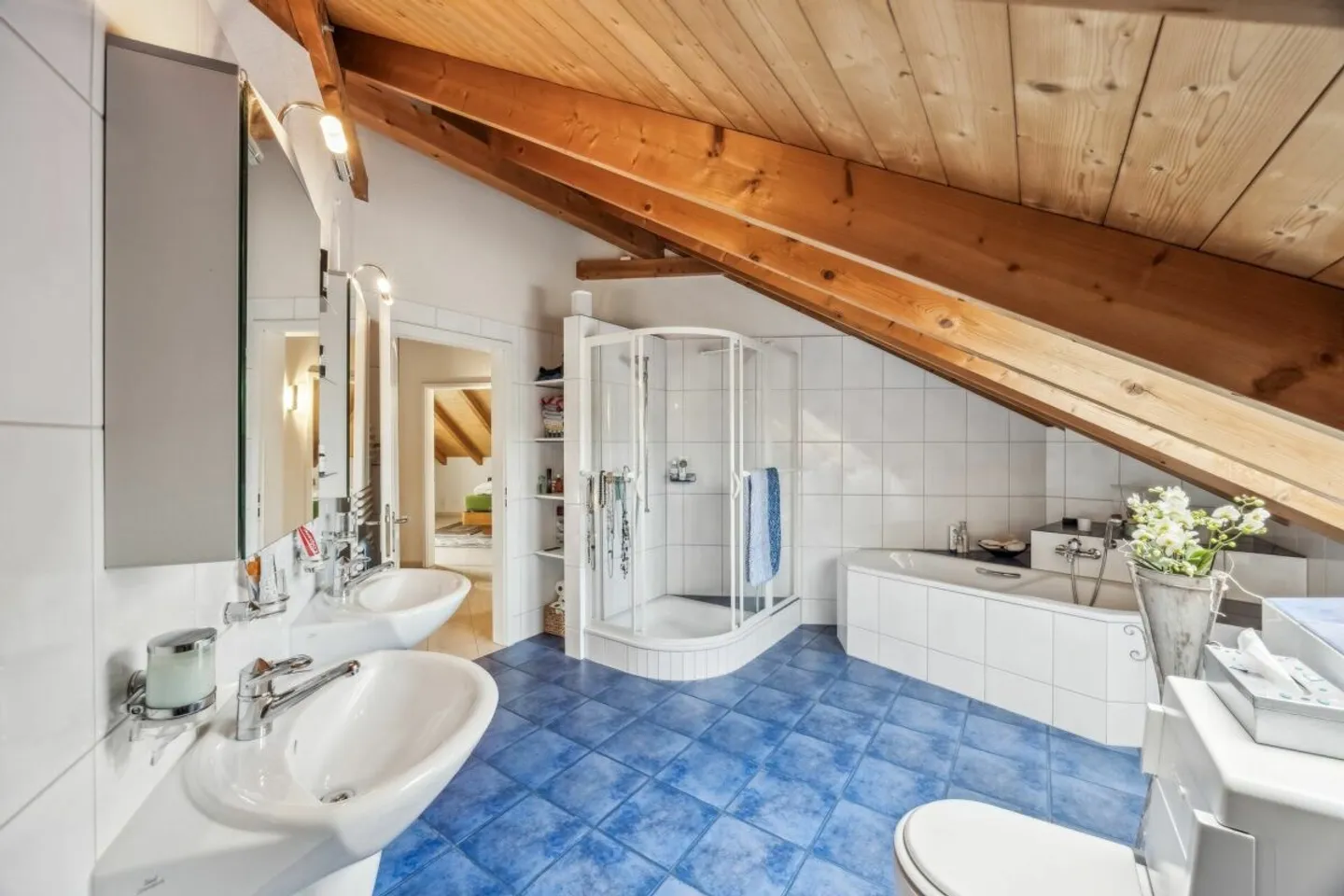 Spacious Penthouse with Gallery! - Photo 8 of 12