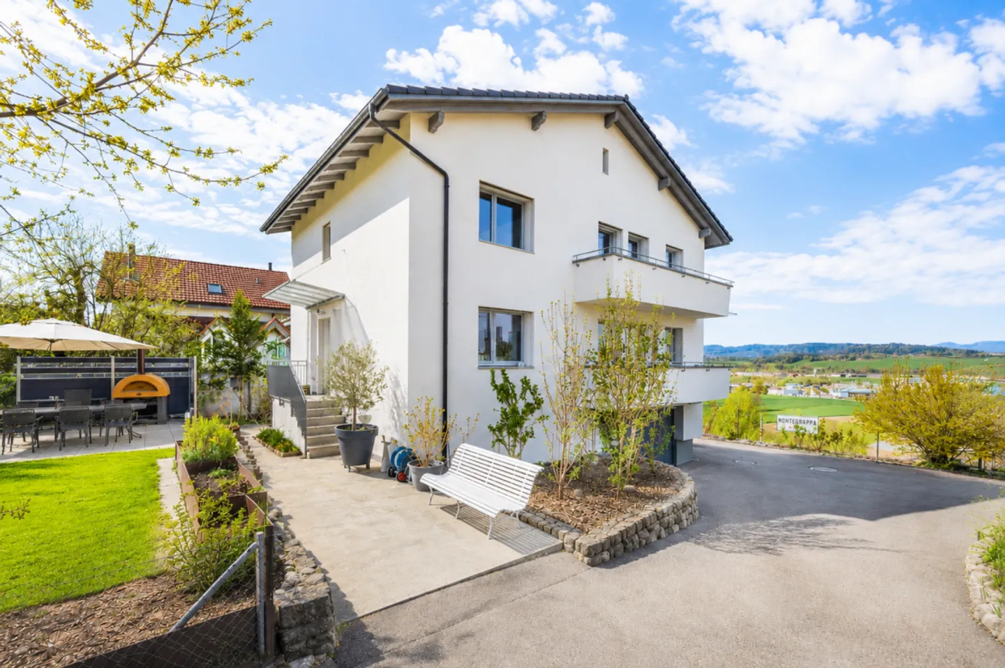 Exklusives Wohnerlebnis mit Weitblick: Modernisiertes Raumwunder in Belp - Foto 1 di 13
