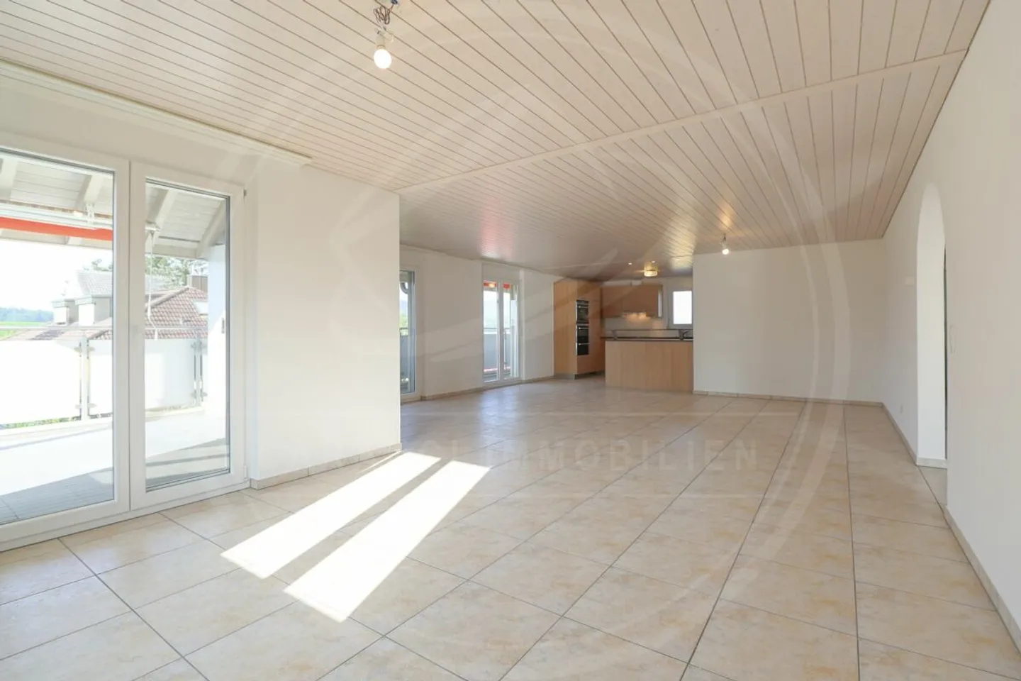 Geräumige Wohnung mit Balkonen - Foto 2 von 13