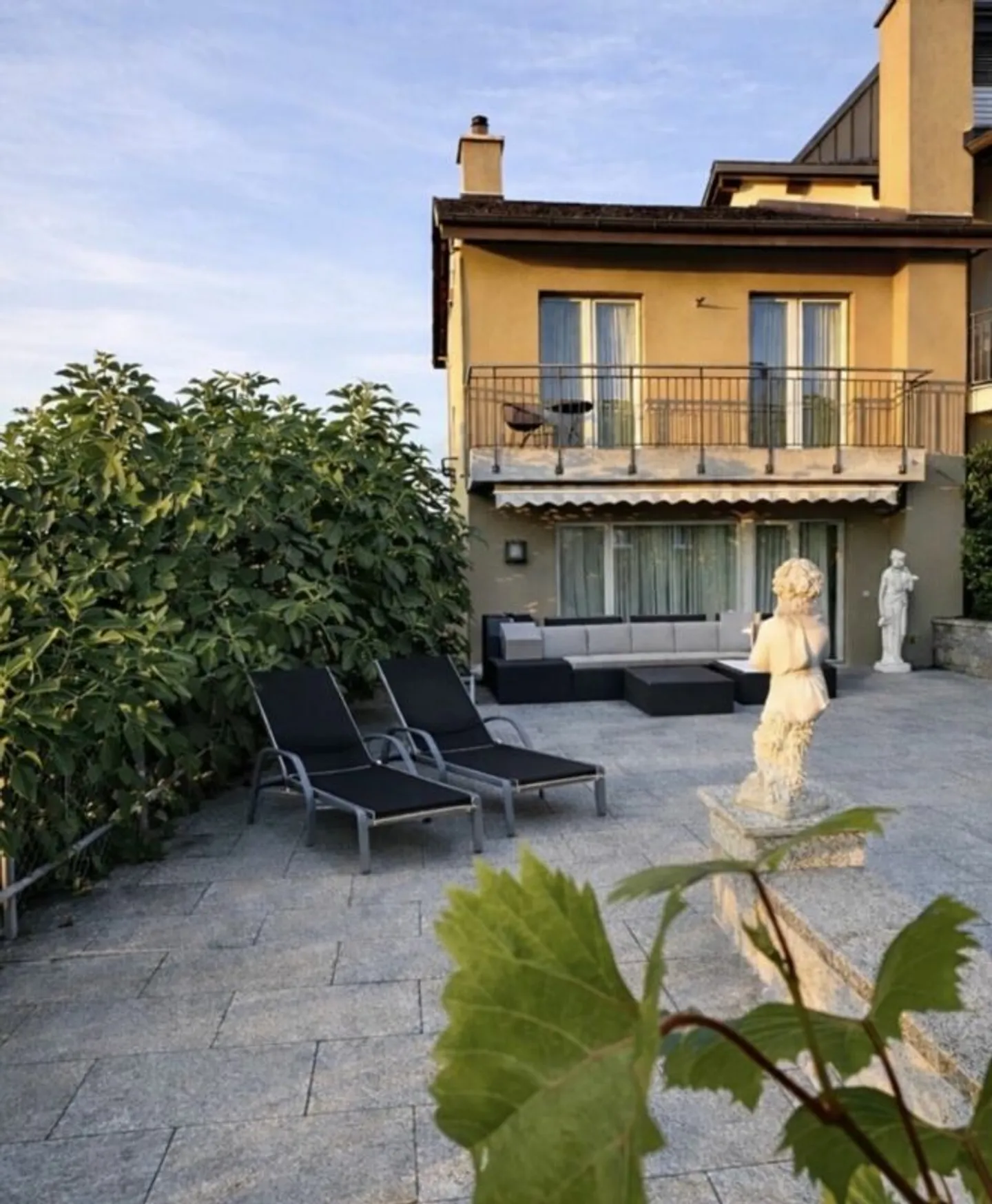 Your Sunny Family Paradise - Garden Oasis - Privacy - Close to the City, Where Wine Grows, Children Laugh, and Evenings are Golden. - Photo 2 of 13