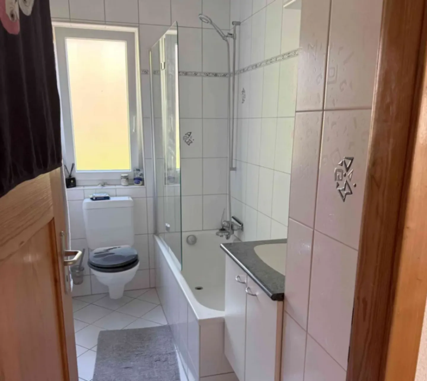 Vielseitiges Mehrfamilienhaus - Foto 4 von 13