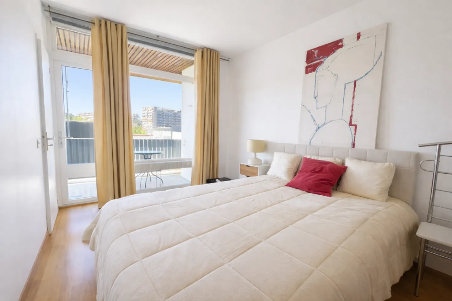 Renovated Apartment with Balcony - Photo 5 of 11