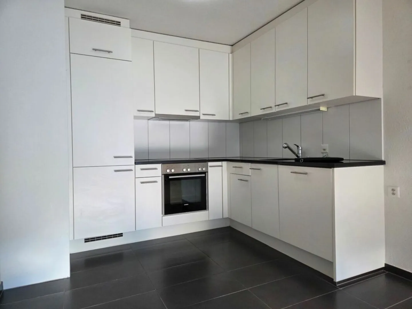 schöne 2.5-Zimmerwohnung an zentraler Lage zu vermieten - Foto 1 di 7