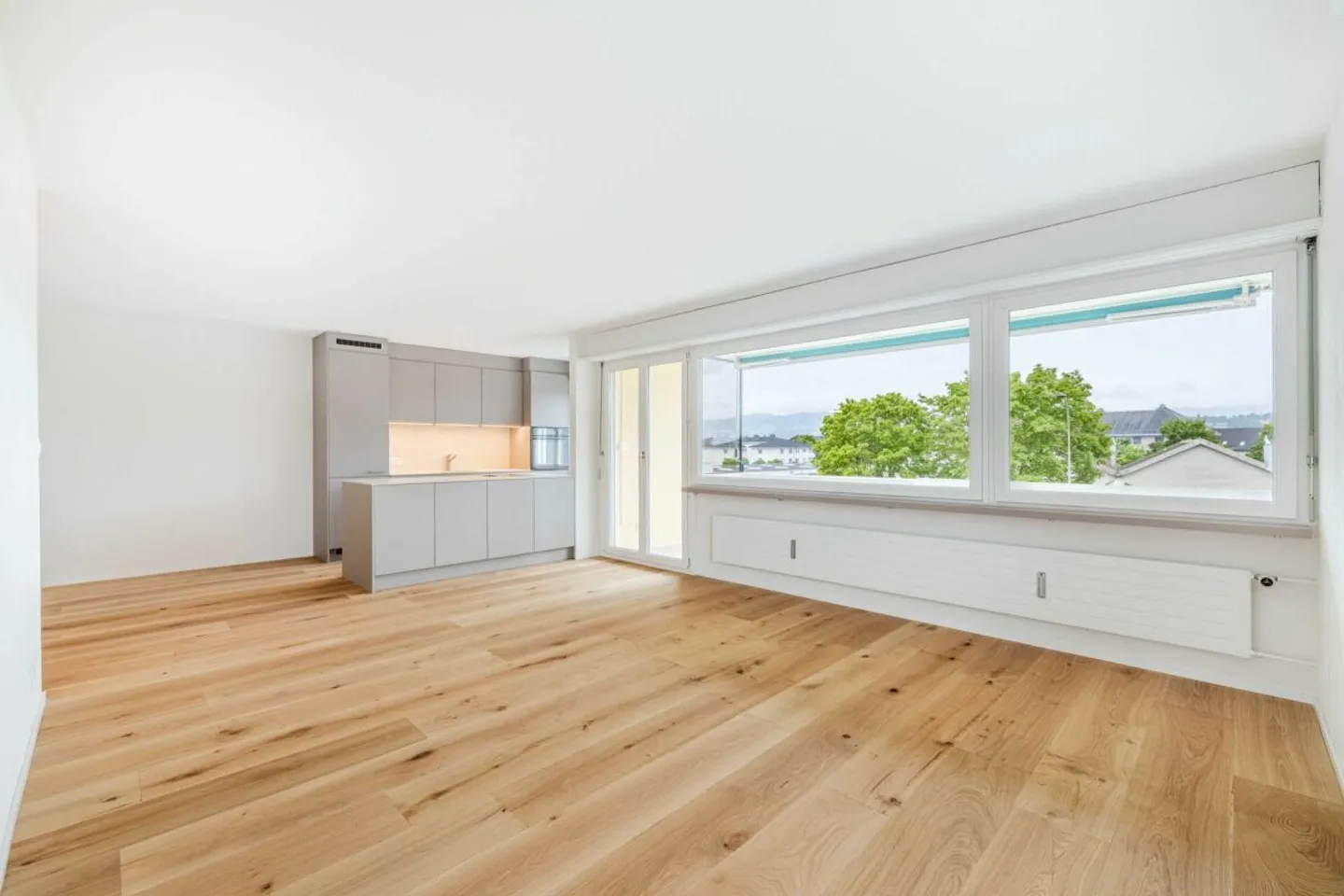 Appartamento moderno di 4,5 stanze, ristrutturato di alta qualità, adatto alle famiglie, in una casa plurifamiliare con ascensore - Foto 4 di 7