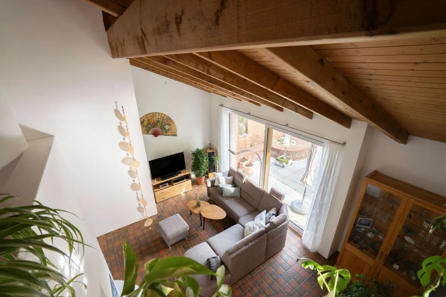 Casa unifamiliare con un giardino incantevole - Foto 3 di 10