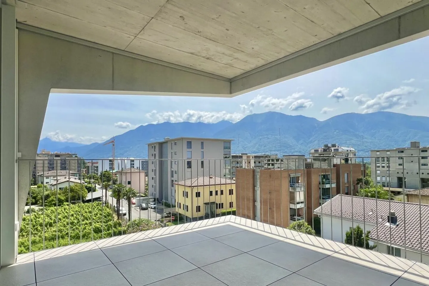 Appartamento soleggiato di 3,5 locali in un piccolo palazzo in posizione centrale - Foto 3 di 13