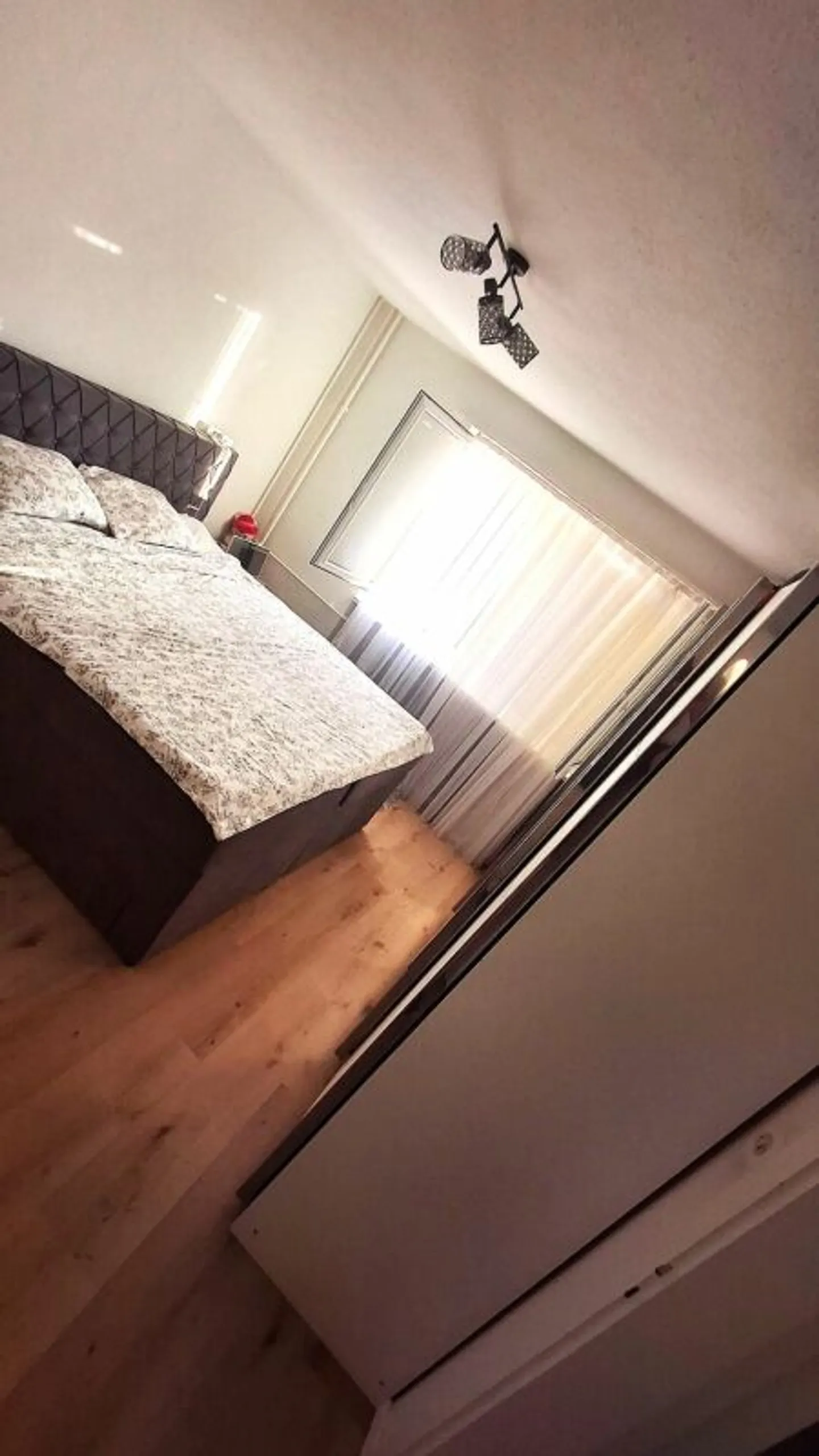 Bright and well-maintained apartment in an attractive location - Photo 4 of 7