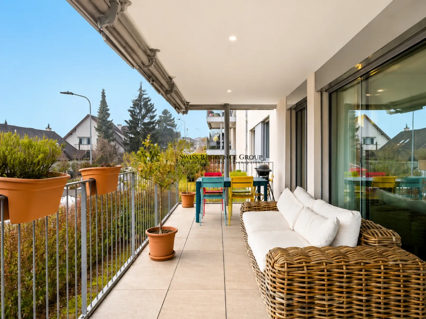 Standard de propriété moderne avec vue sur le lac et la montagne - Photo 1 sur 13