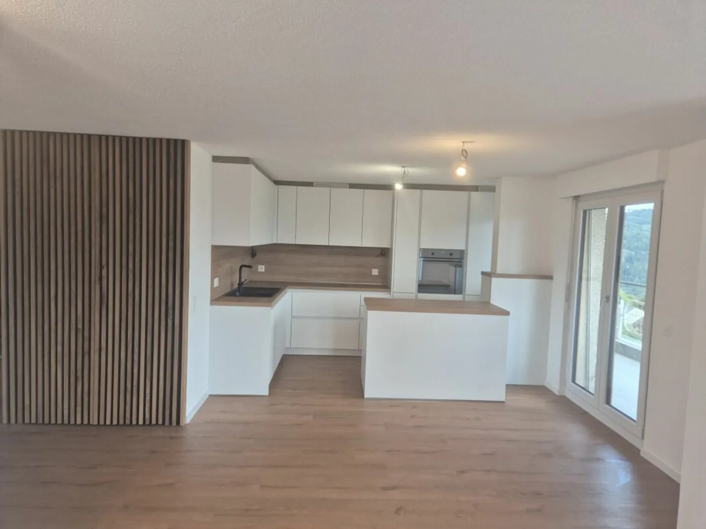 Renovated 4.5 Room Apartment - Photo 1 of 7