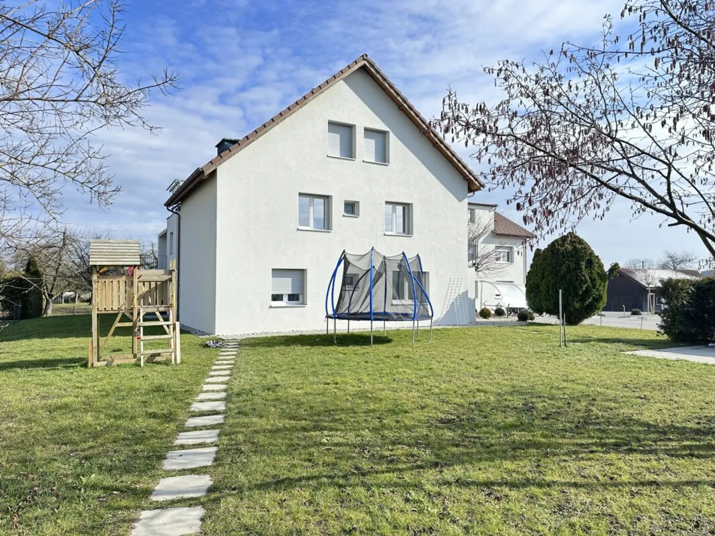 Maison multifamiliale avec 10 appartements - Photo 2 sur 12
