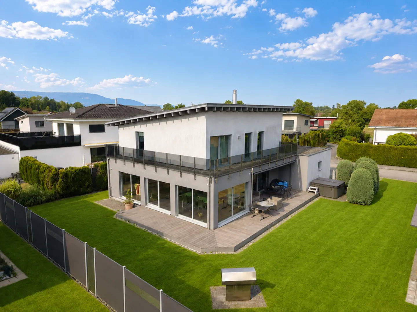 Modern Living at the Highest Level - Exclusive Single-Family Home in a Quiet Cul-de-Sac - Photo 2 of 11