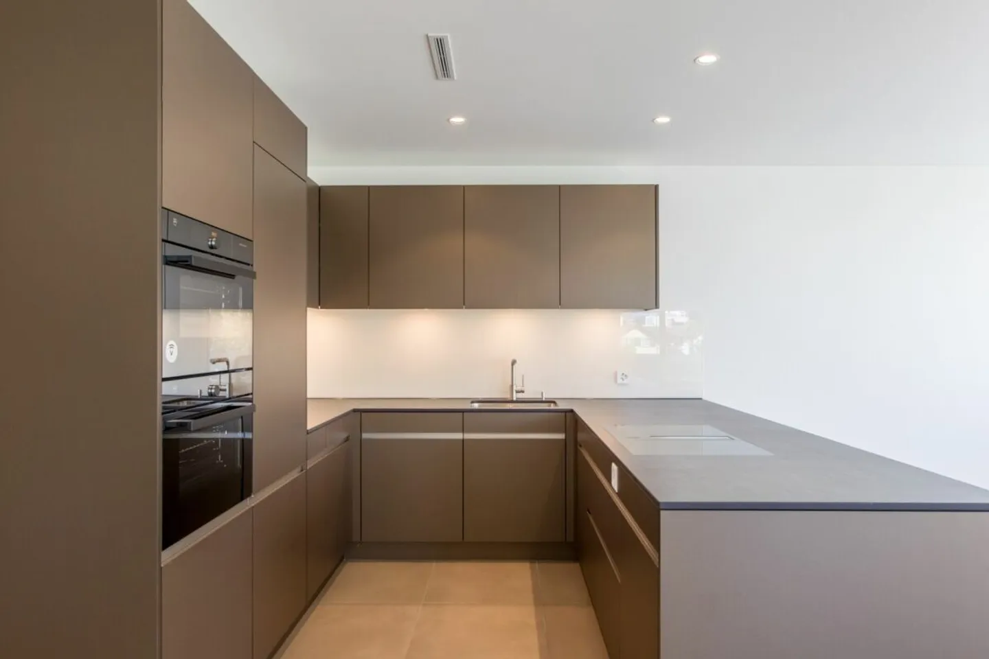 FELDPARK | Exclusive 3.5-room apartment in owner-occupied standard in a central location in Lachen SZ - Photo 1 of 13