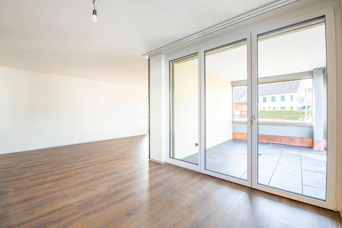 Moderne Maisonette-Wohnung im Herzen von Nänikon - Foto 8 von 13