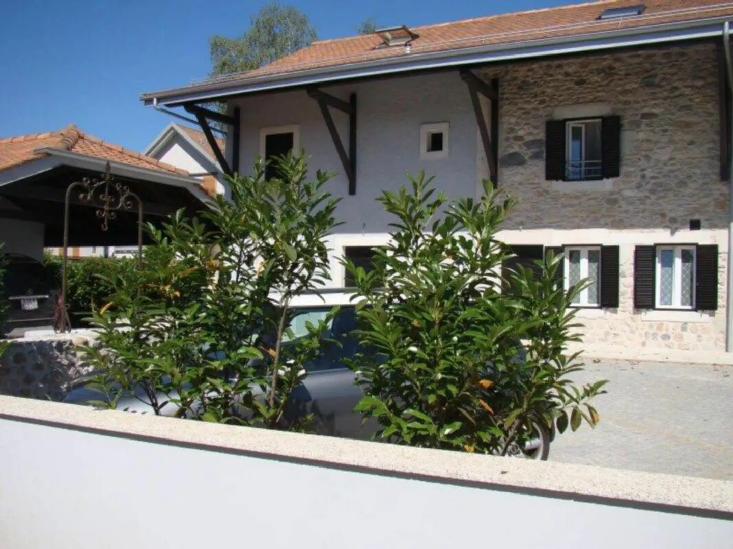 Villa gemella d'angolo a Chavannes-des-Bois - Foto 1 di 13