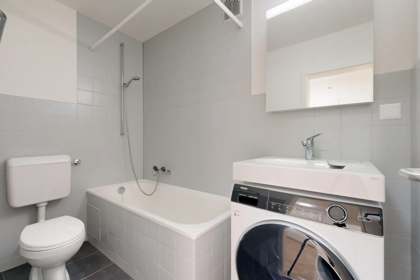 Cozy apartment with balcony, washer-dryer & dishwasher - Photo 8 of 12