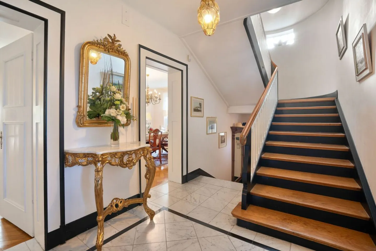 Villa de maître avec un terrain de 2 008 m2 semblable à un parc - Photo 10 sur 13