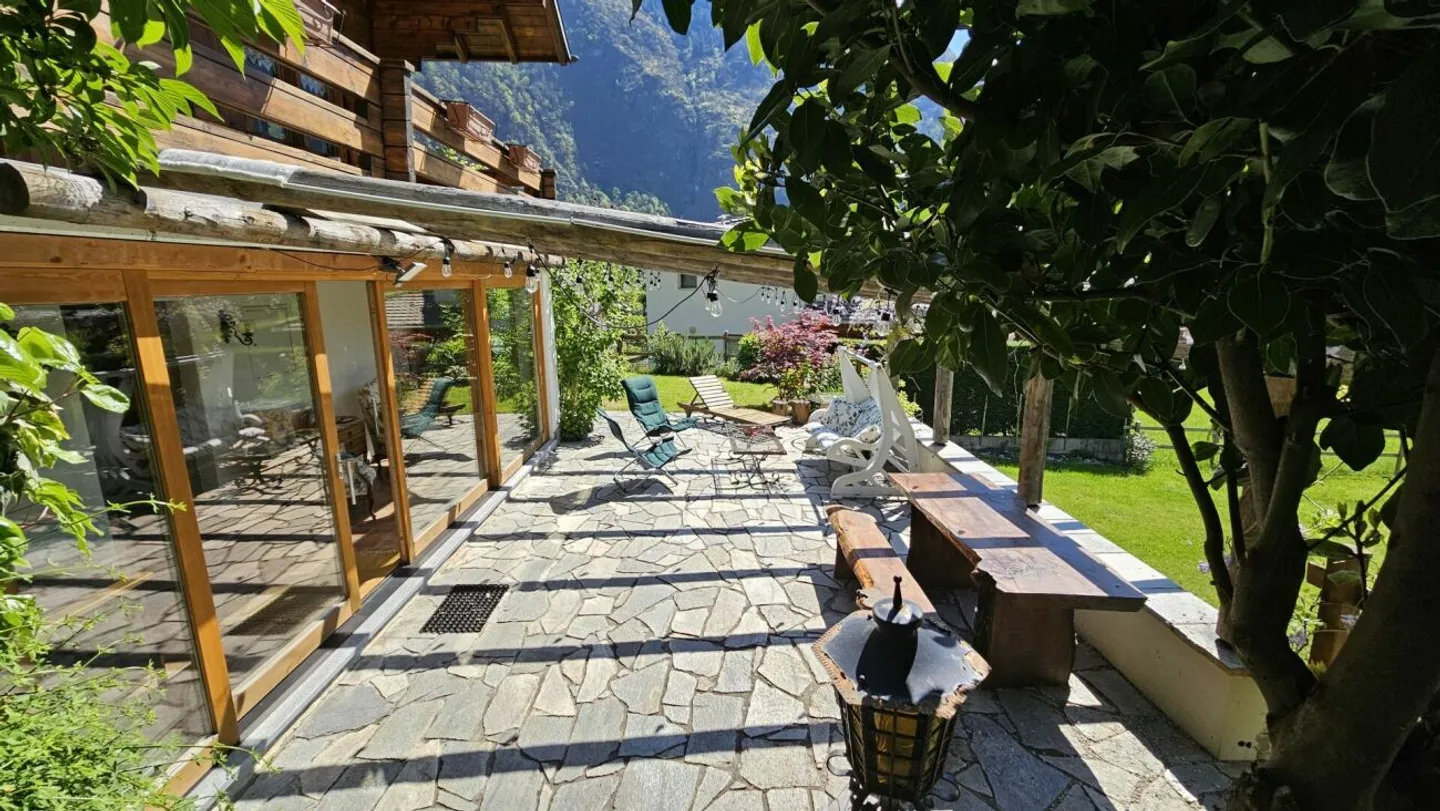 Fascinating Single-Family House in Soazza - Photo 2 of 13