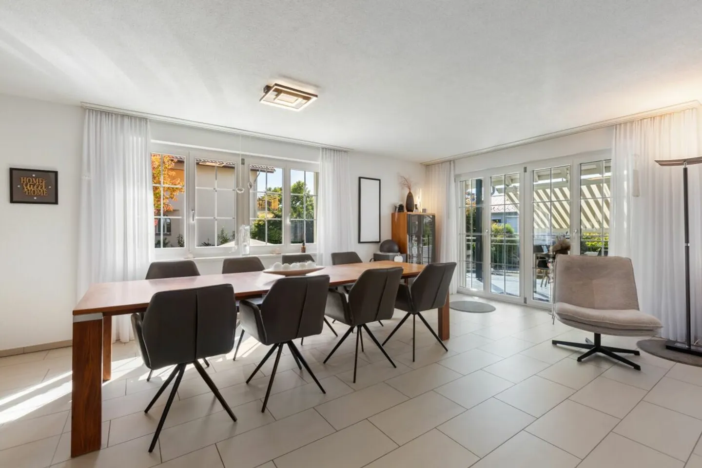 A Home to Feel Good - Well-Maintained House with Garden in a Quiet Location - Photo 4 of 13