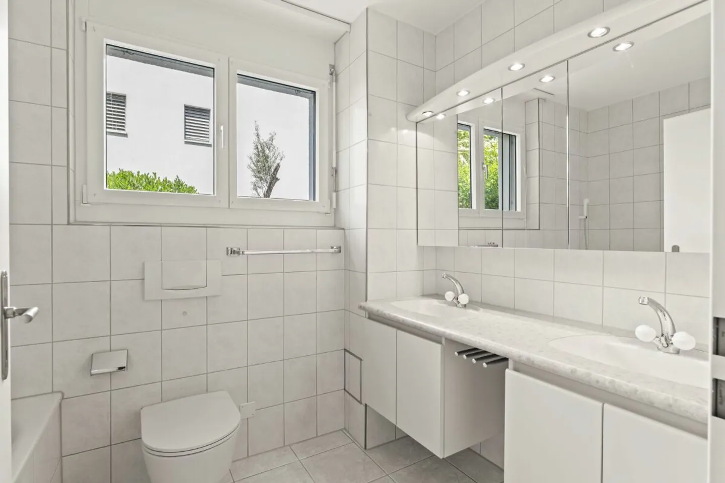 Sunny garden apartment in Oberwil - Photo 9 of 11