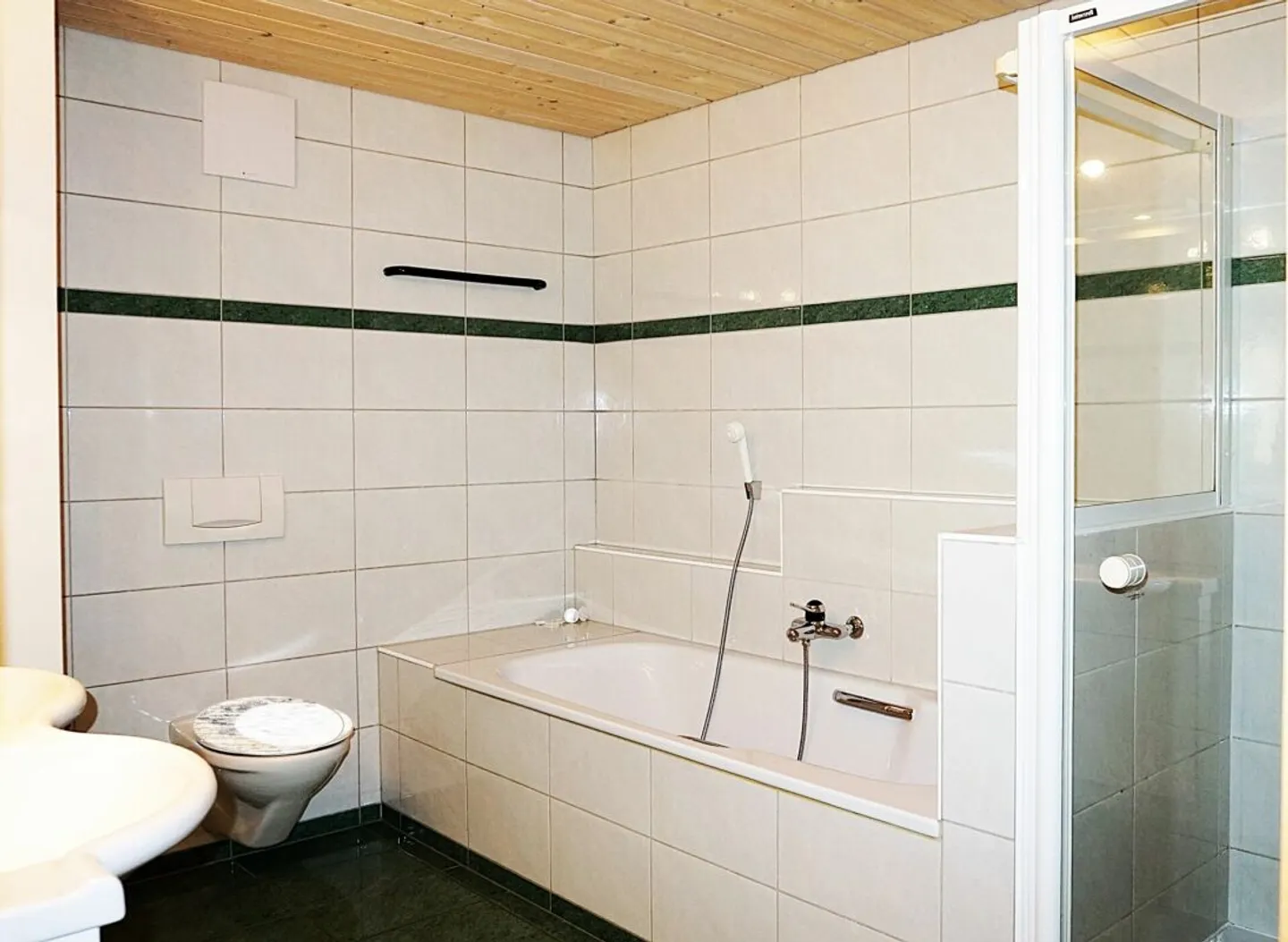 Central 2.5 Room Apartment - Photo 6 of 7