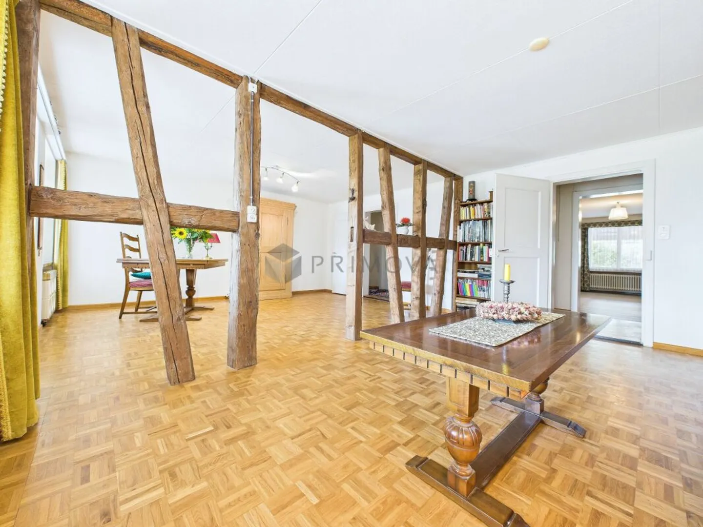 Una casa che apre porte - Foto 5 di 13