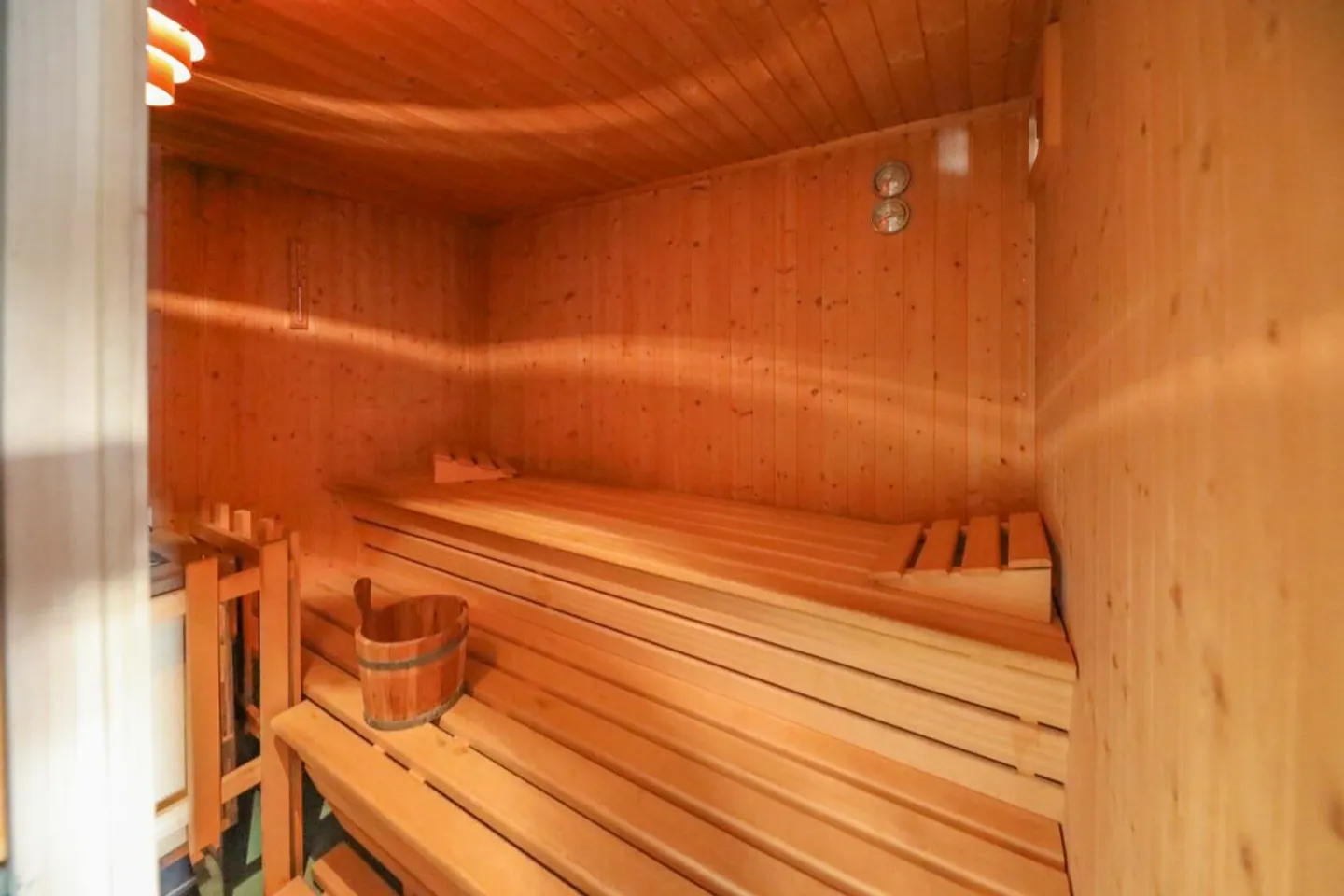 Chalet confortable et rustique avec garages et abri de jardin - Photo 6 sur 9