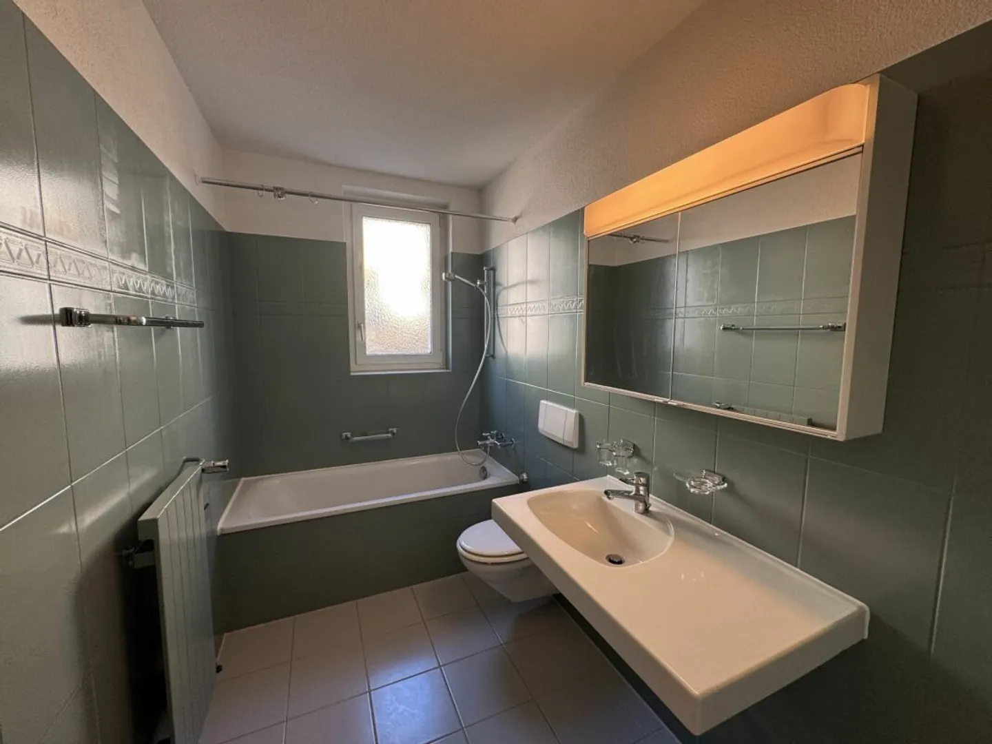 Urban living in a prime location: Beautiful 3.5-room apartment near Limmat and Zurich Wipkingen train station - Photo 7 of 8